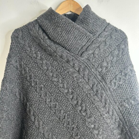 Inis Crafts Aran Crafts Poncho M/L Gray 100% Merino Wool Knit Fisherman Irish - Picture 2 of 10